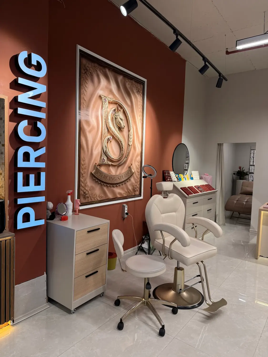 SD Studio Tuzla piercing stüdyosu iç mekan