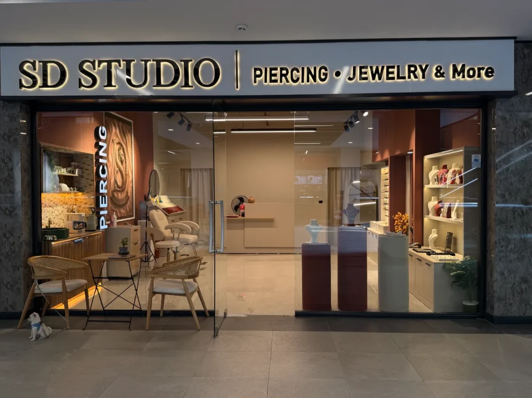 SD Studio Tuzla piercing stüdyosu dış cephe ve tabela